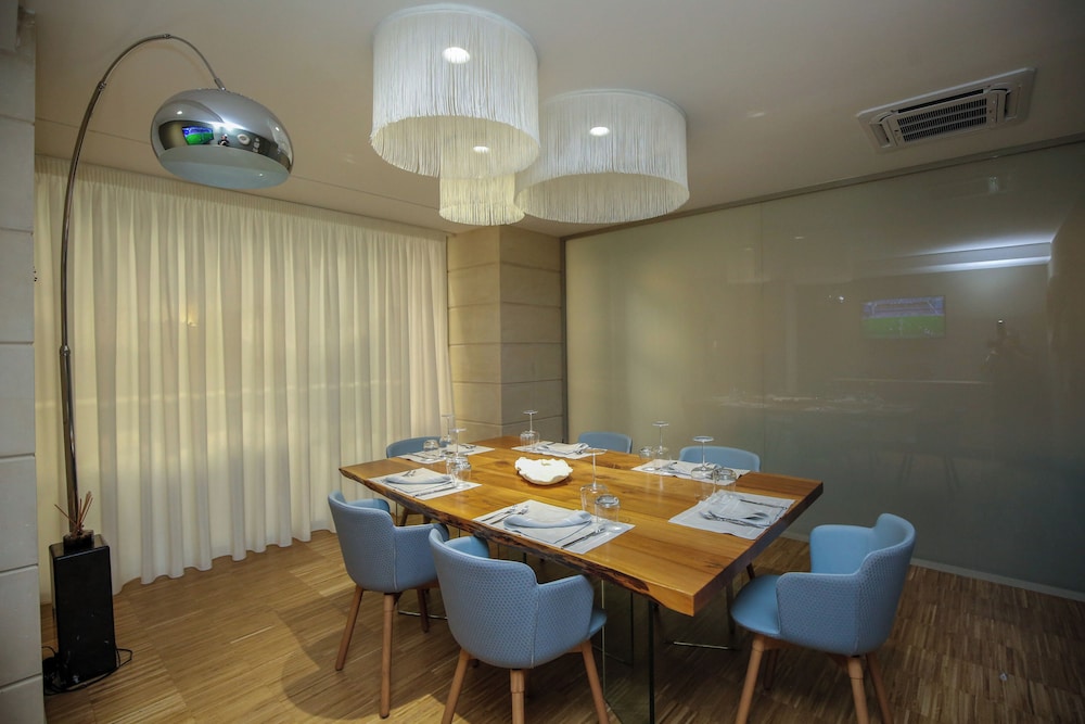 Hotel Vlora Priam, Affiliated by Melia 48/65