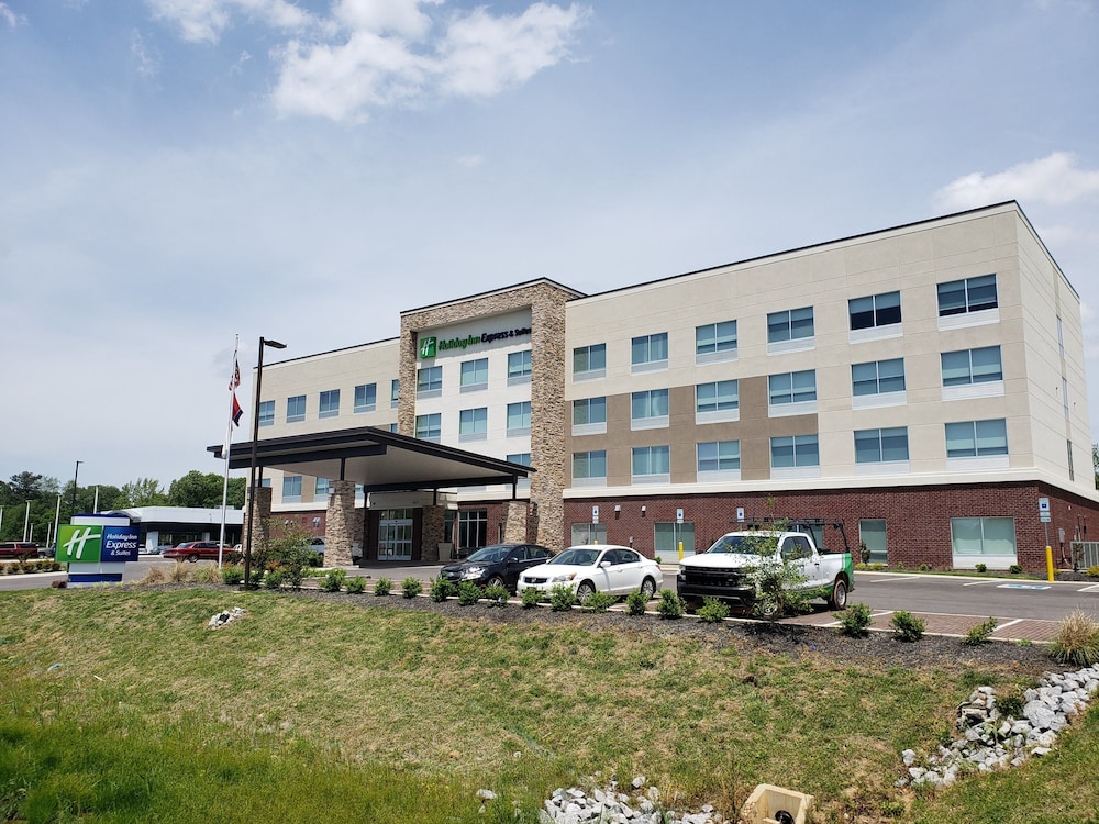 Holiday Inn Express Suites Nashville North Springfield 3/77