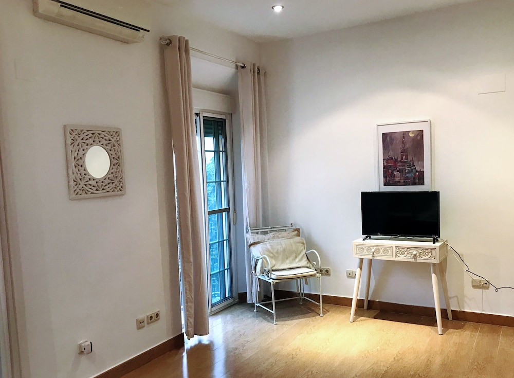 Triana Luxury Home 23/48