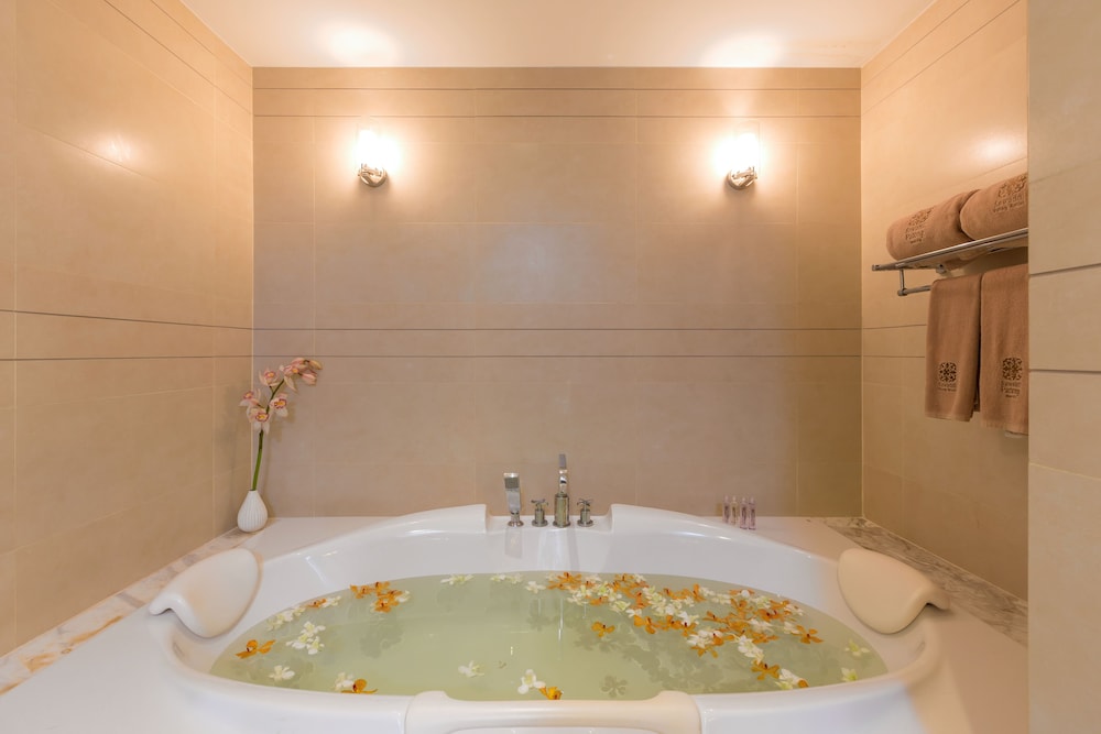 Sawaddi Patong Resort & Spa 39/75