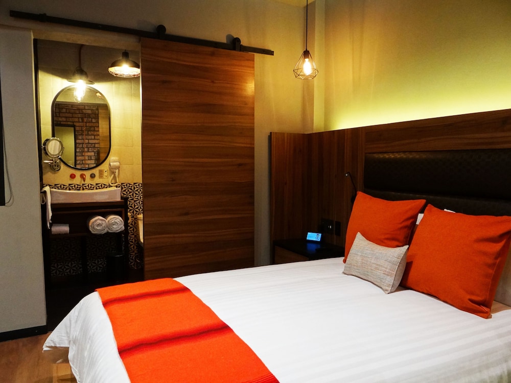 Cadillac Hotel Boutique 16/50
