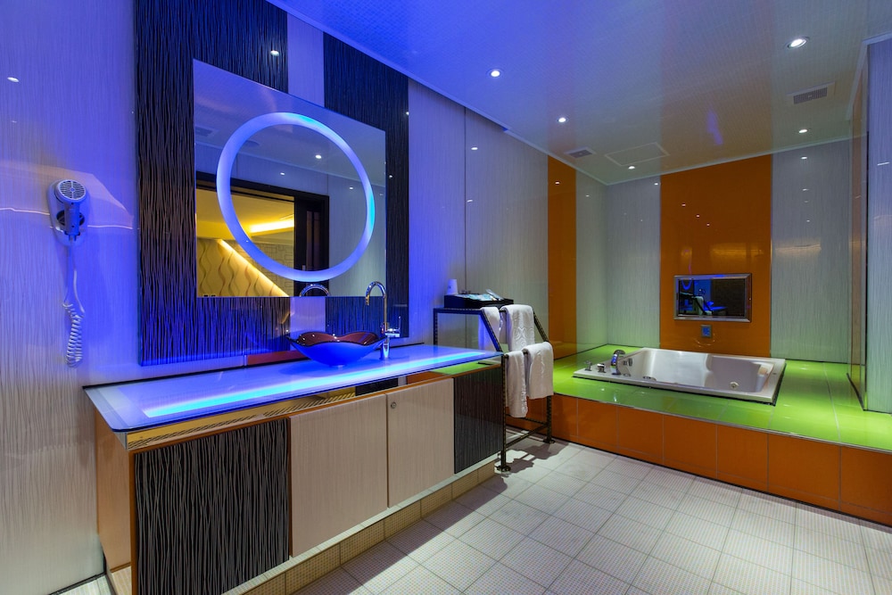 Soho Motel 8/50