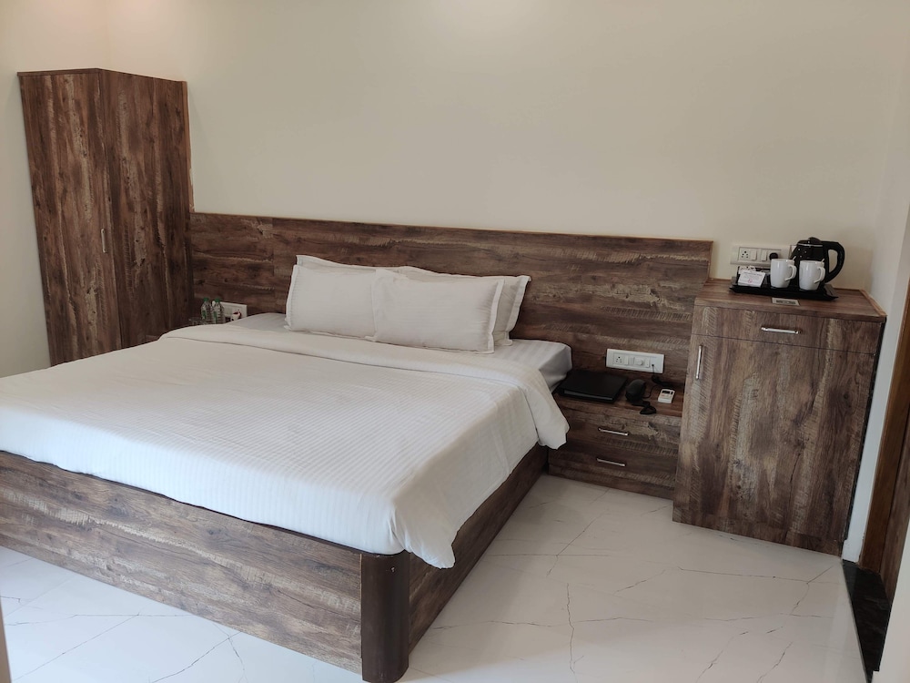 Pushp Vatika Resort & Lawns 21/60
