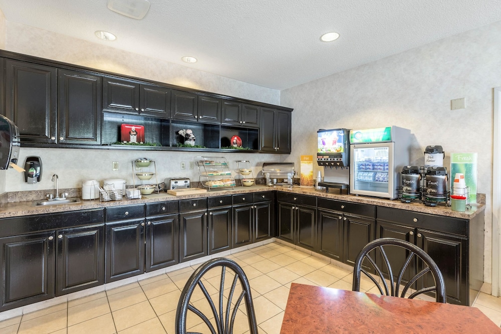Quality Inn Kearney NE 6/23