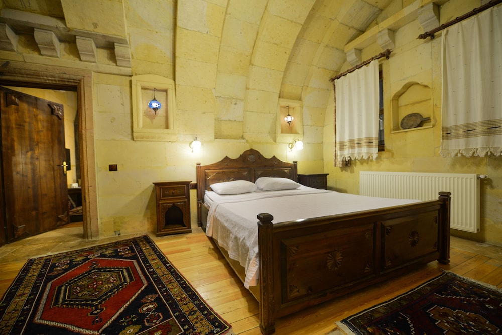Vineyard Cave Hotel 12/98