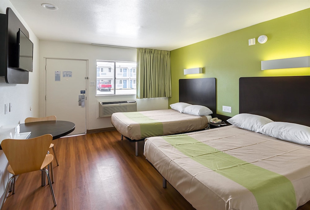 Motel6 El Paso, TX - Airport - Fort Bliss 26/44