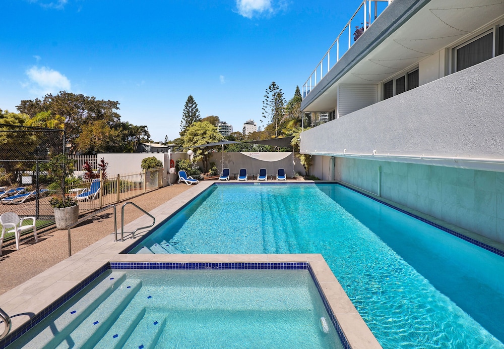 ELOUERA TOWER BEACHFRONT APARTMENTS 38/69