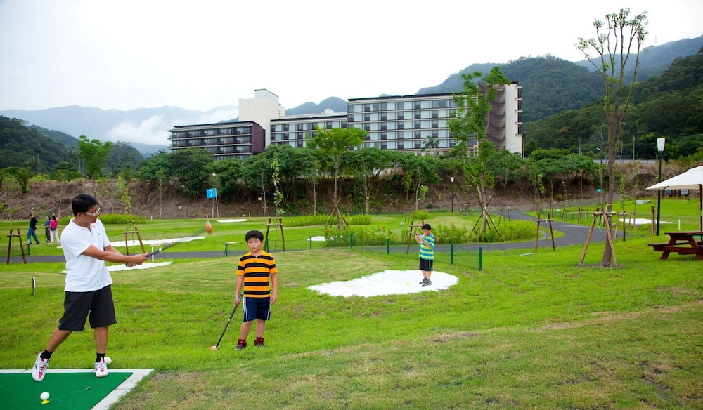 Royal Chiaohsi Hotel 68/73