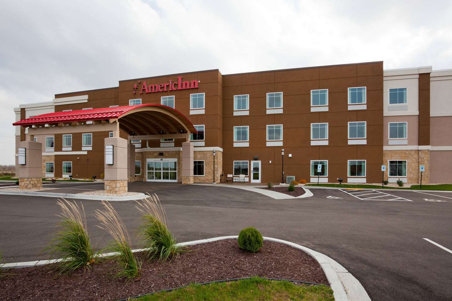 AmericInn by Wyndham Waupun 16/17