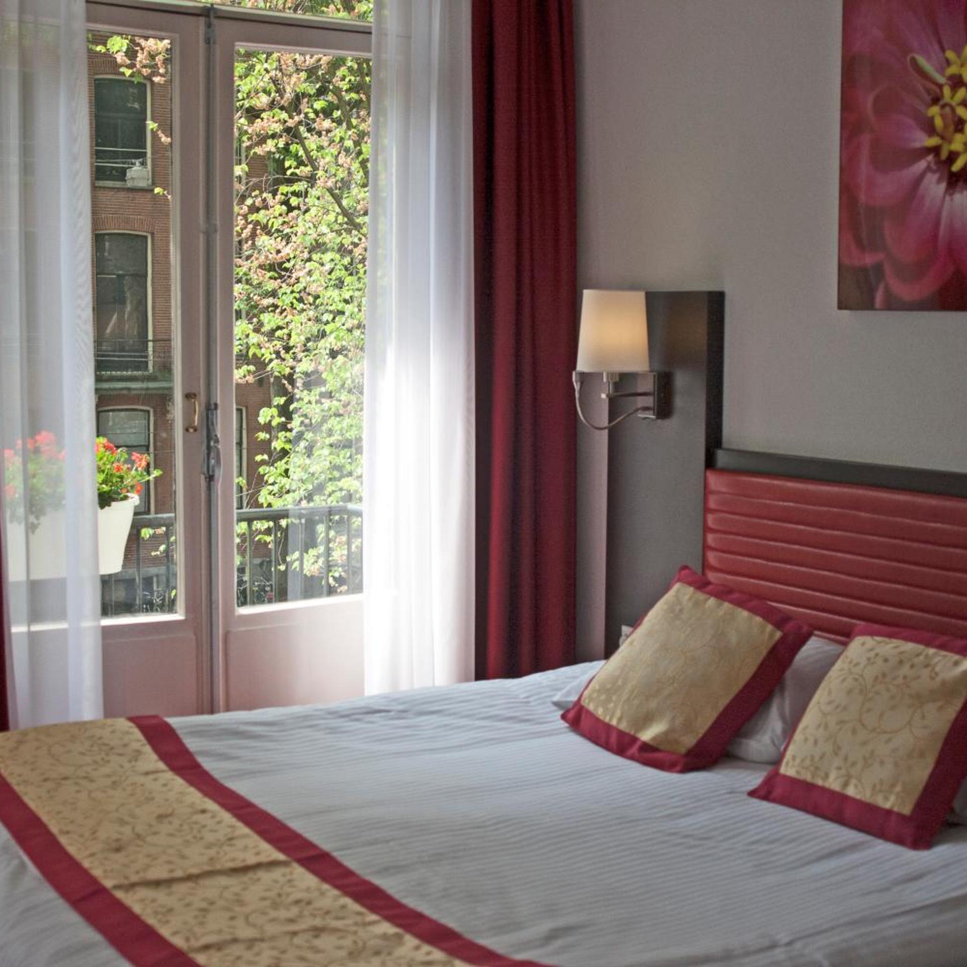 Room, Double Bed, Balcony, Hotel Allure 7/10