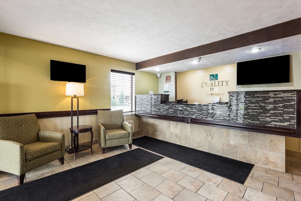 Lobby at Quality Inn Traverse City, TRAVERSE CITY - MI