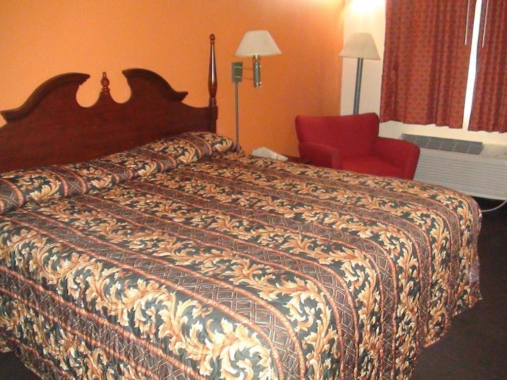 Econo Lodge Oklahoma City Northeast 14/28