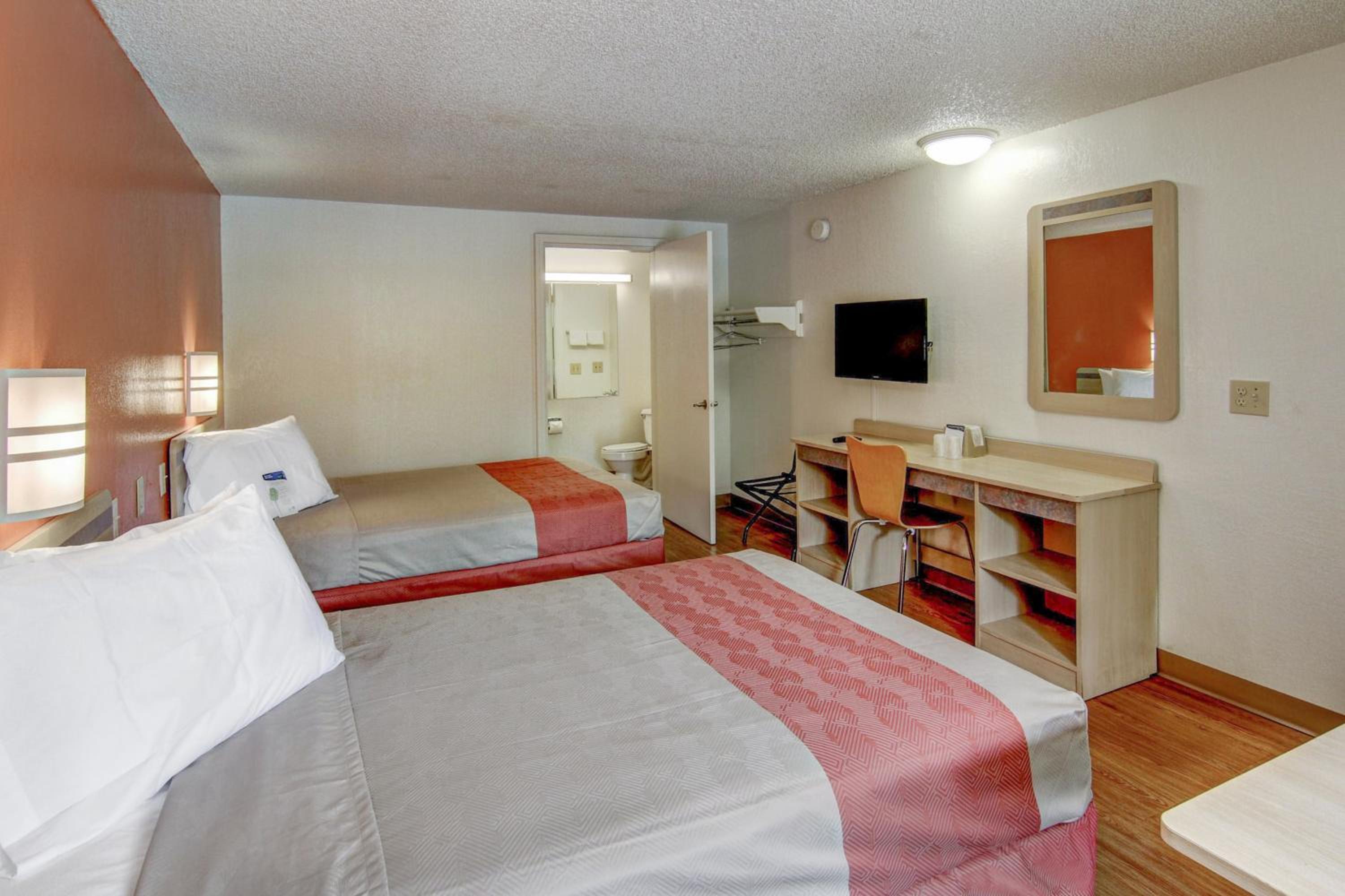 1 Full Bed - Non-Smoking