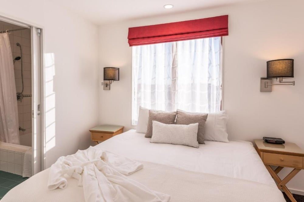 Fino Hotel And Suites 8/34
