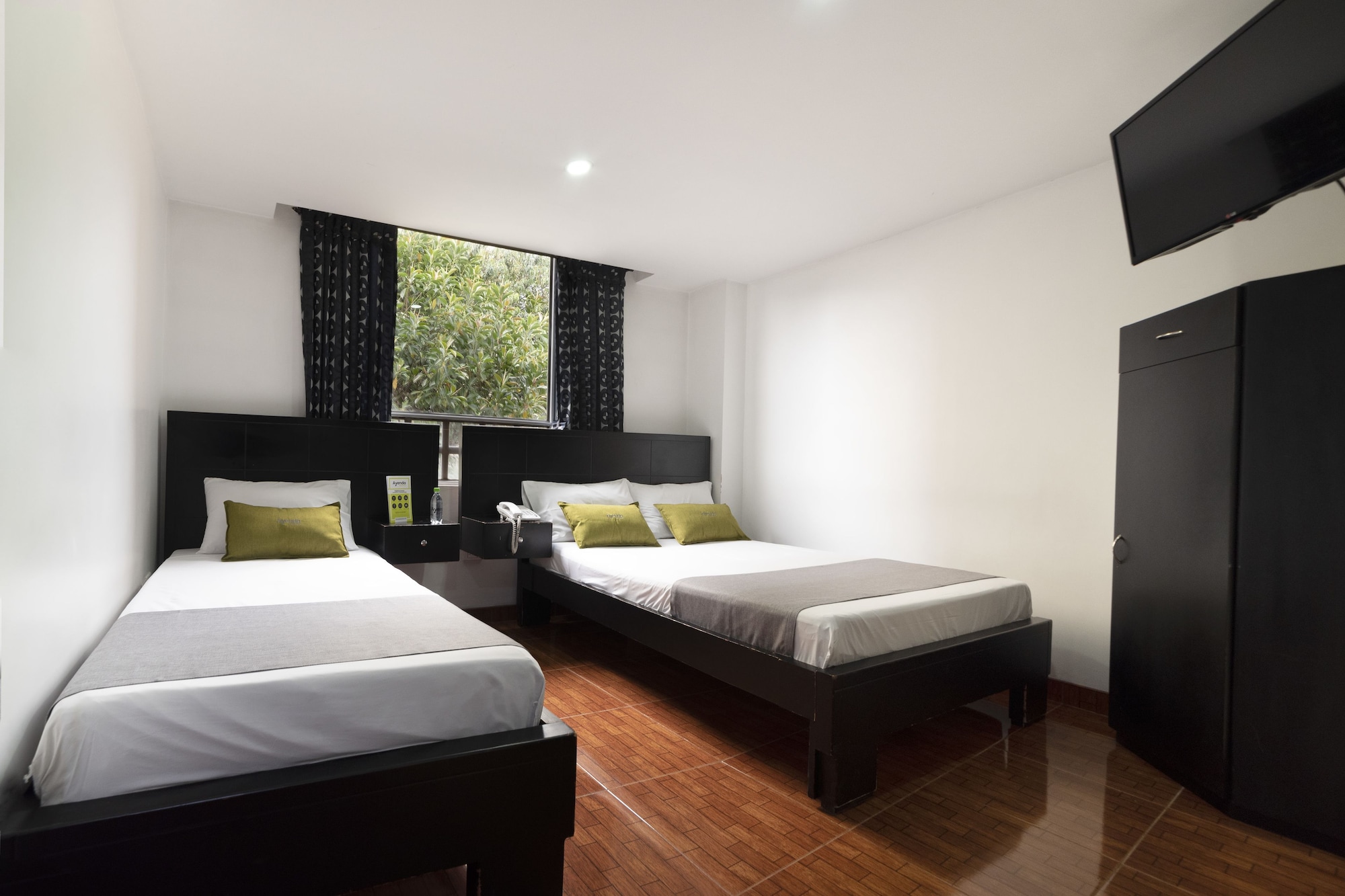 ROOM, DOUBLE BED