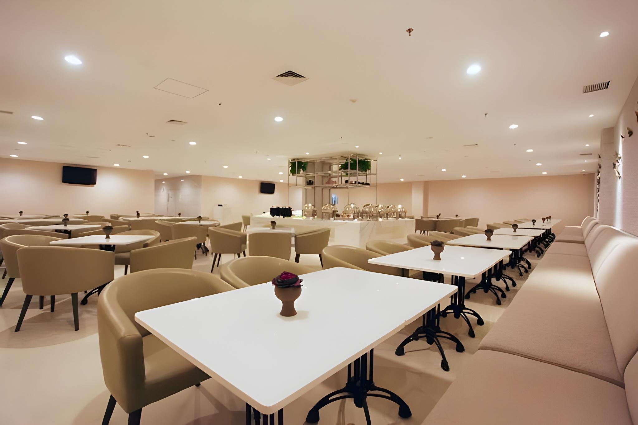 Grand Whiz Megamas Manado 30/39