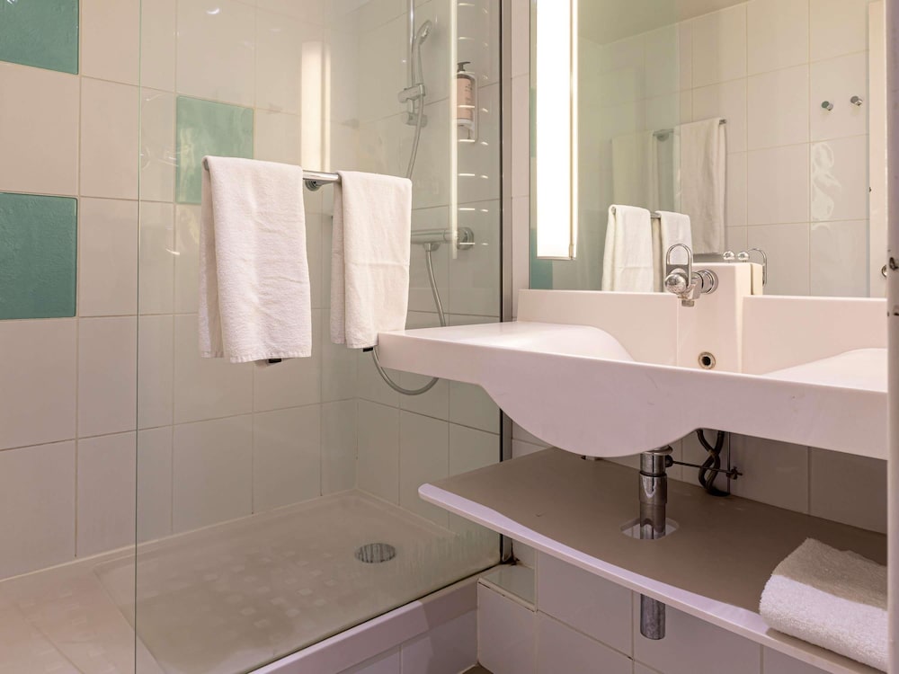 Hotel Mercure Paris Le Bourget 73/74