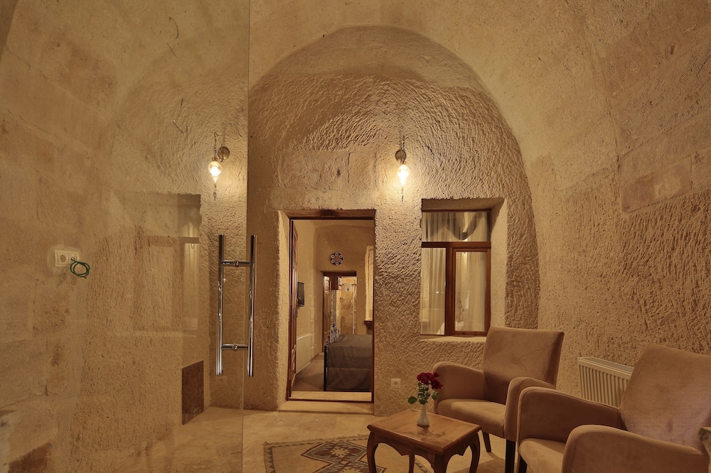 Jacob's Cave Suites 73/100