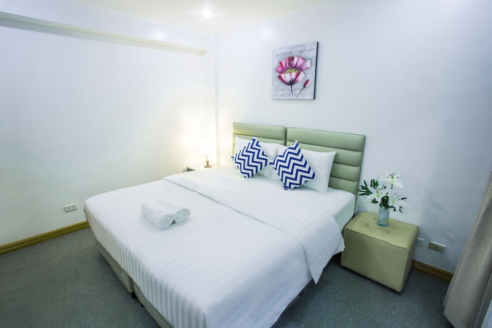 Grand Blue Beach Hotel 38/77