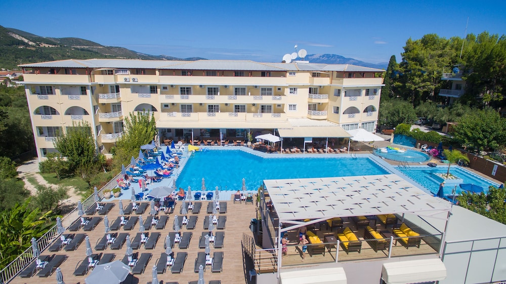Koukounaria Hotel And Suites 2/74