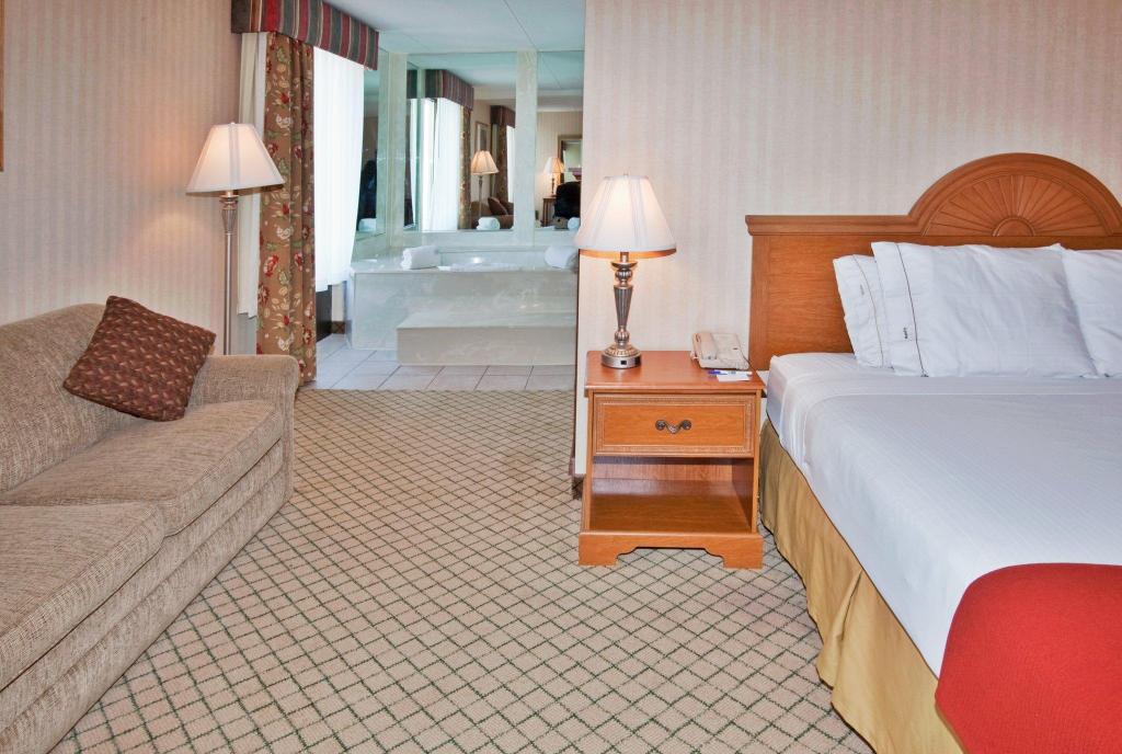 Room, King Bed, Hot Tub