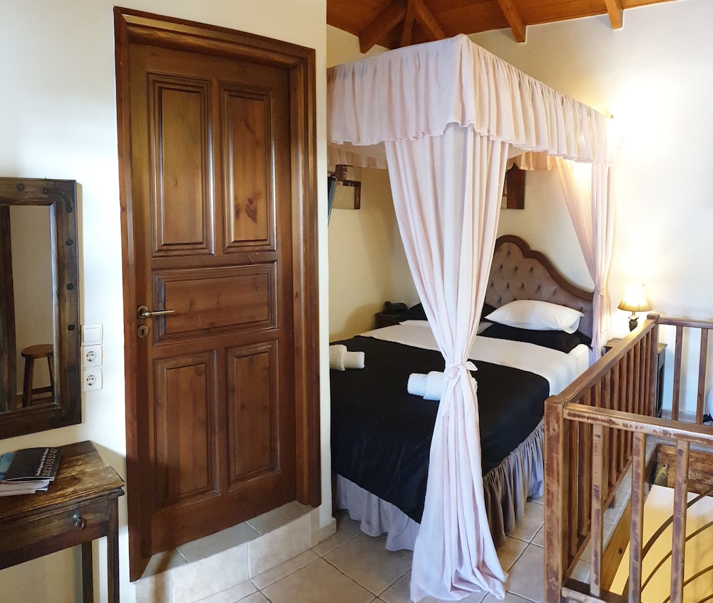 Maisonette, Queen Bed
