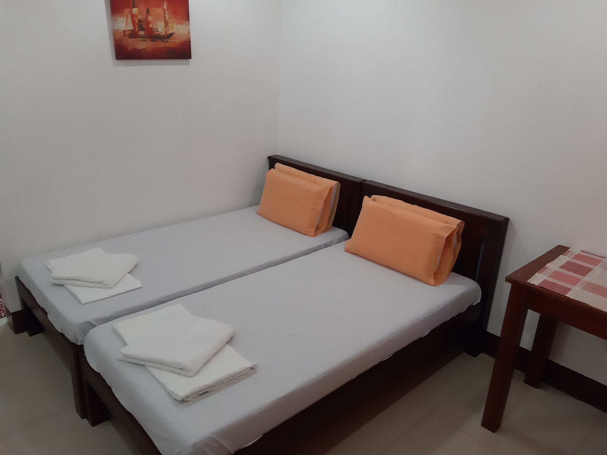 STANDARD, TWIN BEDS, WITH FAN