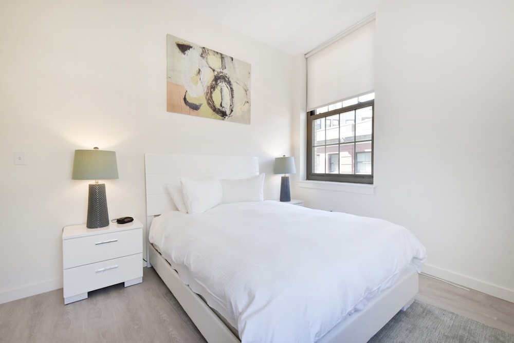 2 BEDROOMS, PREMIUM, APARTMENT, CITY VIEW, BALCONY