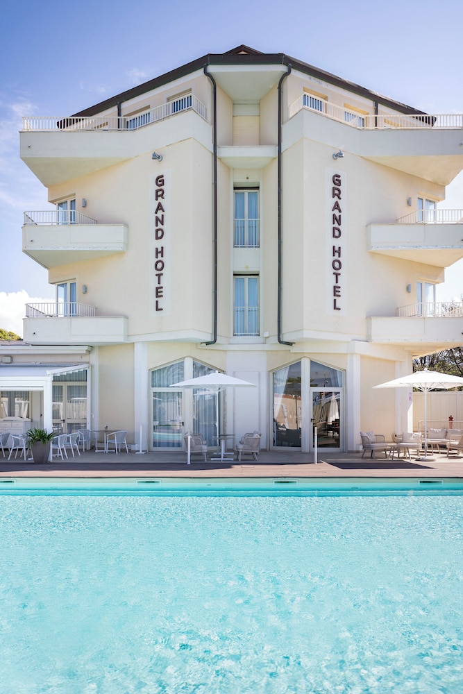 Grand Hotel 9/64