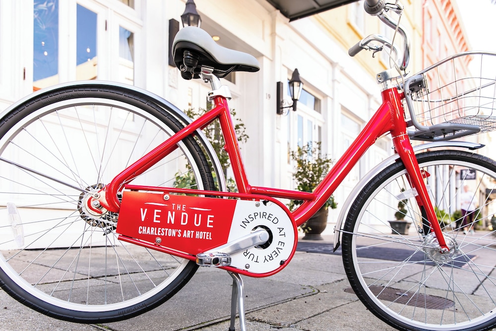 The Vendue 77/82