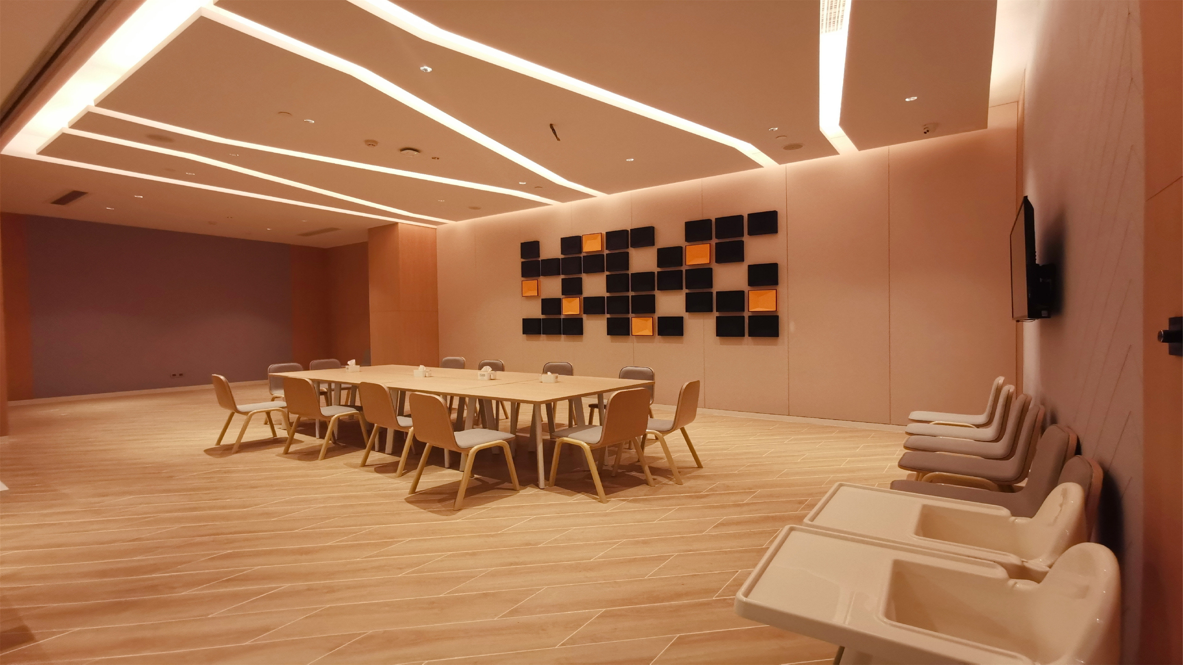 Holiday Inn Express Jiangmen Jianghai 41/79