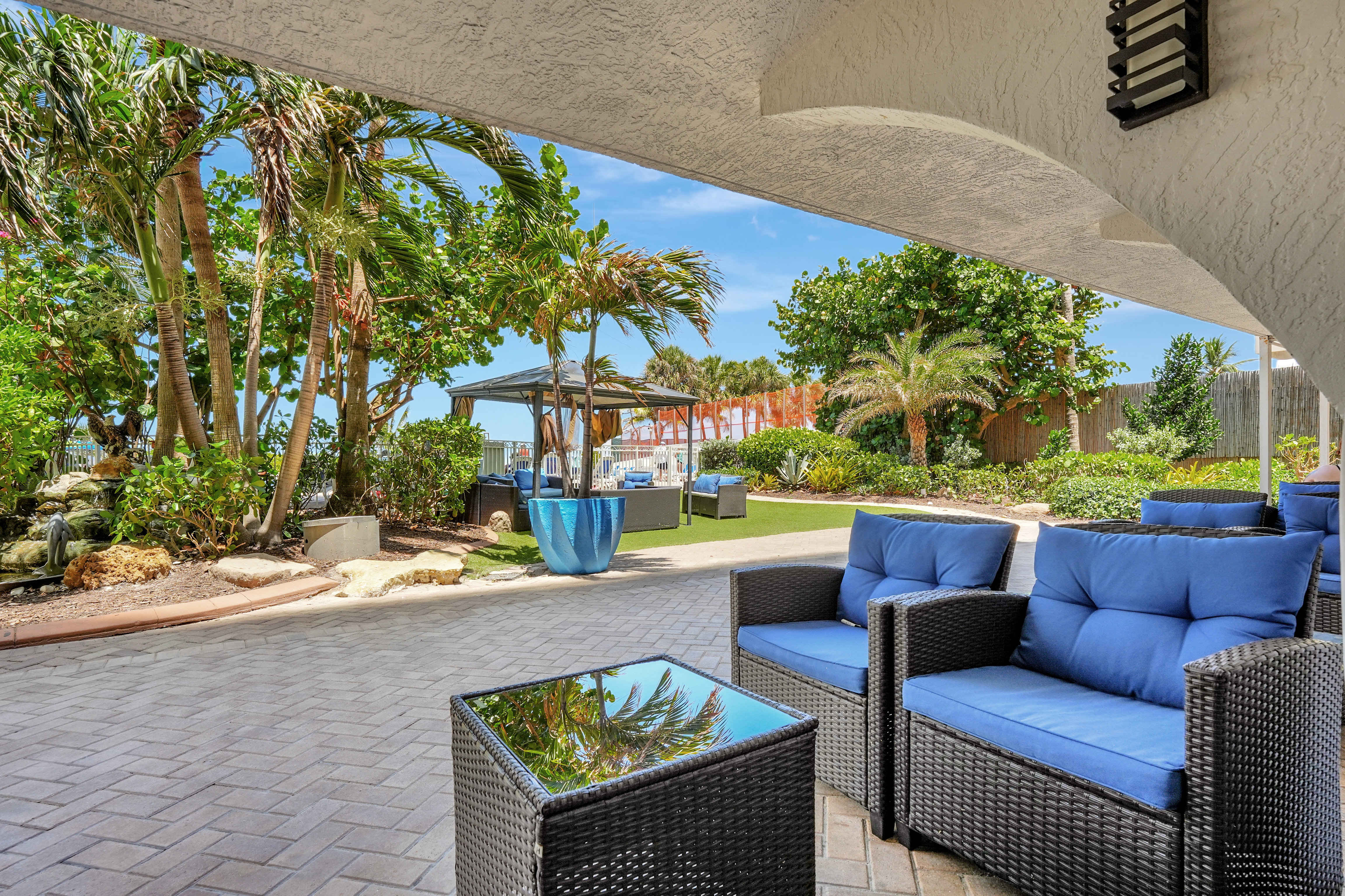 Ocean Manor Beach Resort 31/53