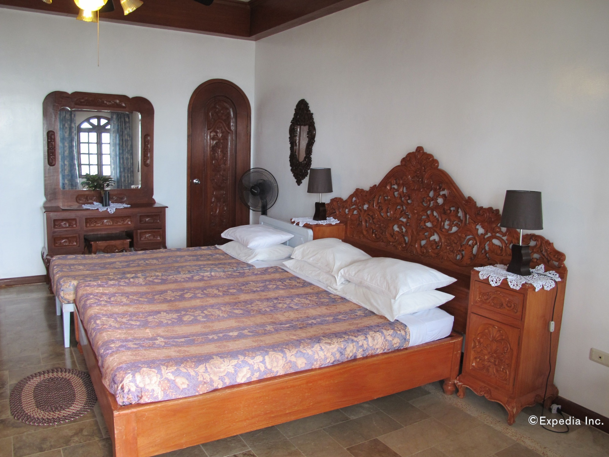 FAMILY SUITE, EXECUTIVE