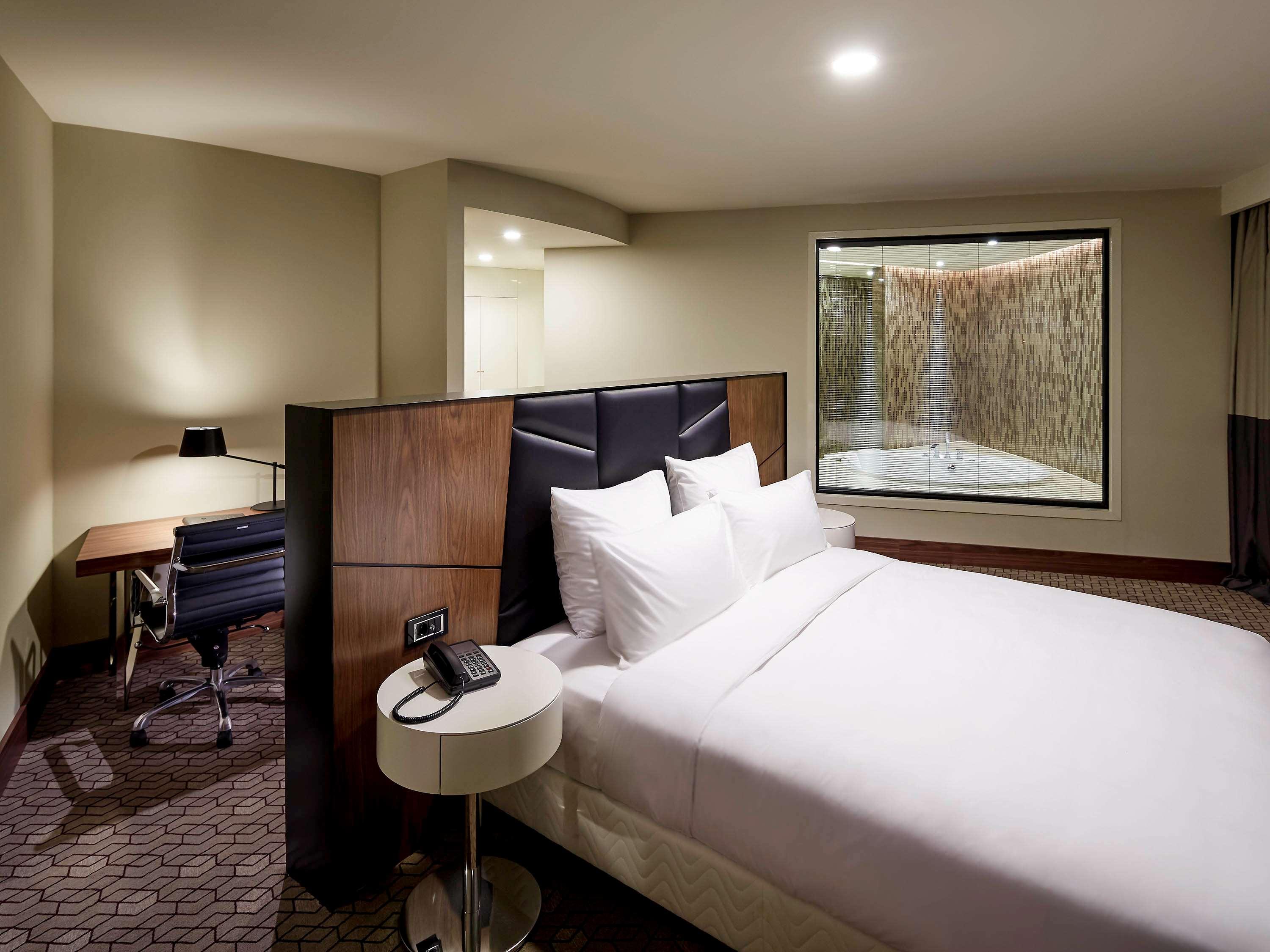 EXECUTIVE, SUITE, DOUBLE BED, CITY VIEW, LOUNGE ACCESS