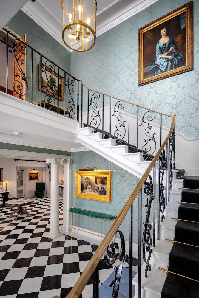 No 30 Knightsbridge 12/53