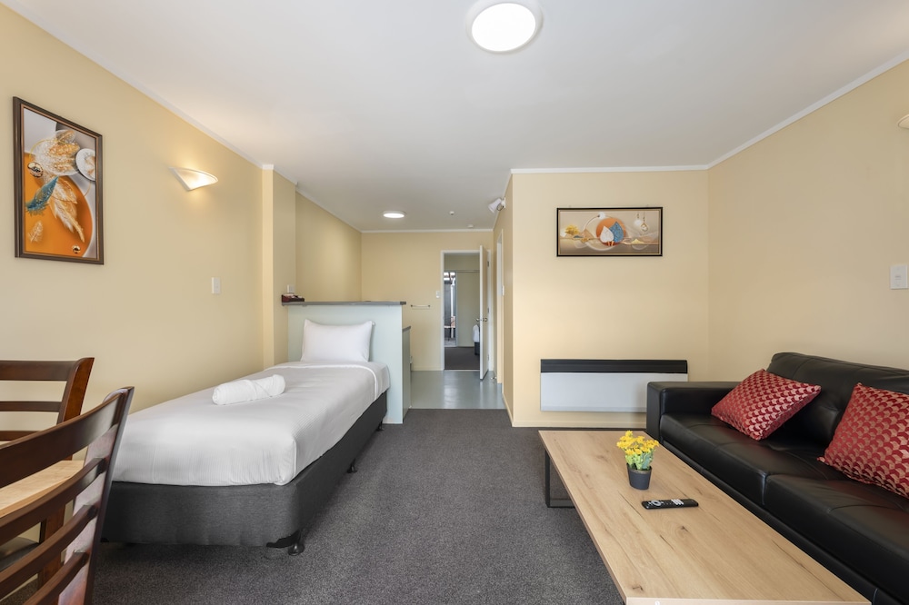 1 BEDROOM, DOWNSTAIRS