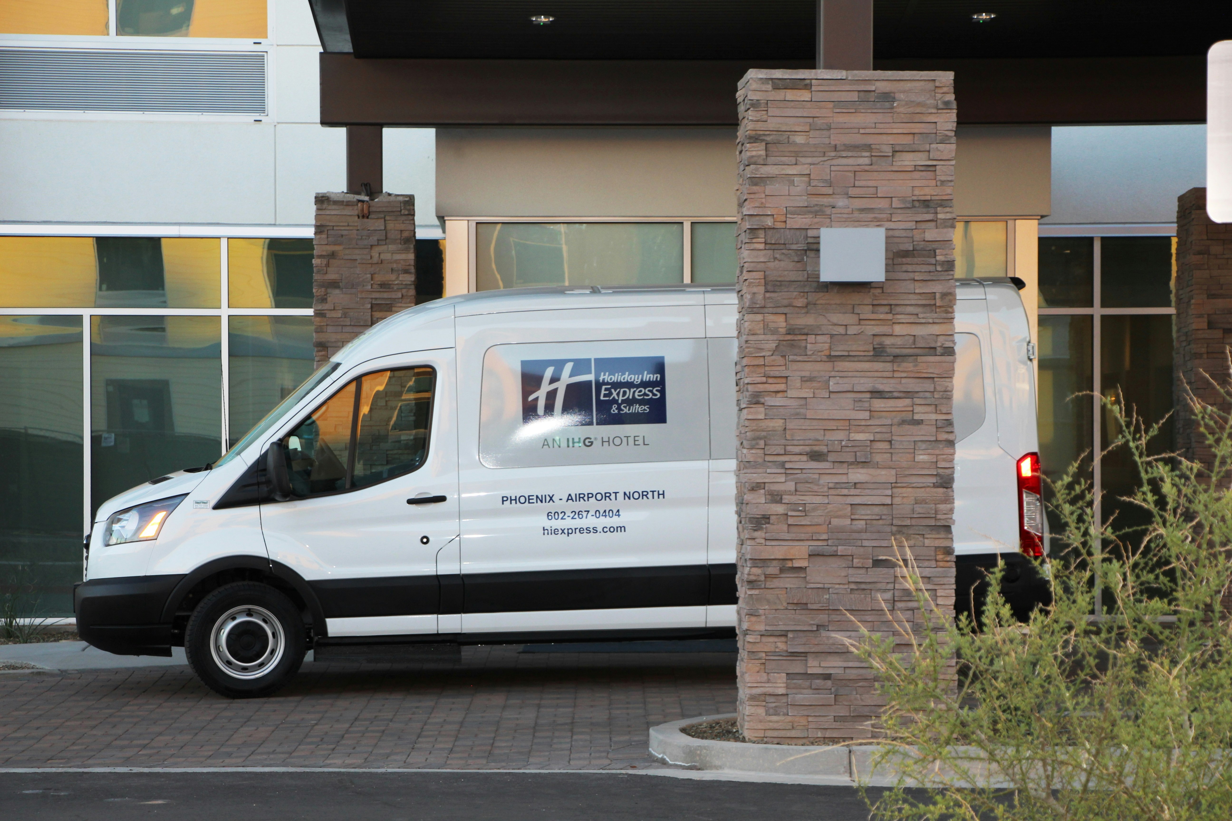 Holiday Inn Express & Suites Phoenix - Airport North 54/71