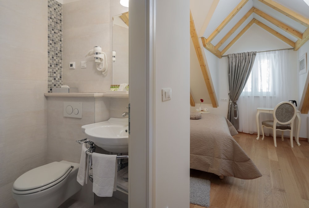 Priska Heritage Rooms 41/50