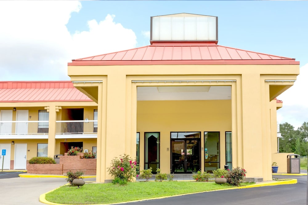 Super 8 By Wyndham Madison/Ridgeland Area 2/58