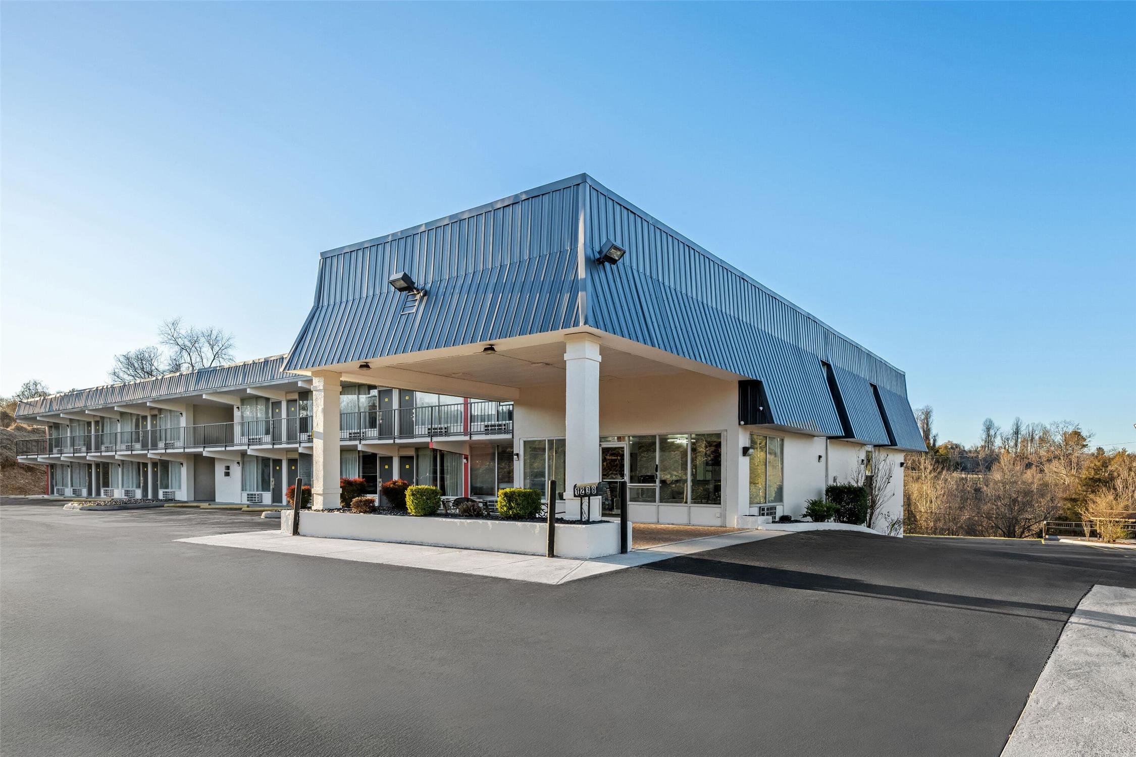 Super 8 By Wyndham Kingsport /I-81 5/28