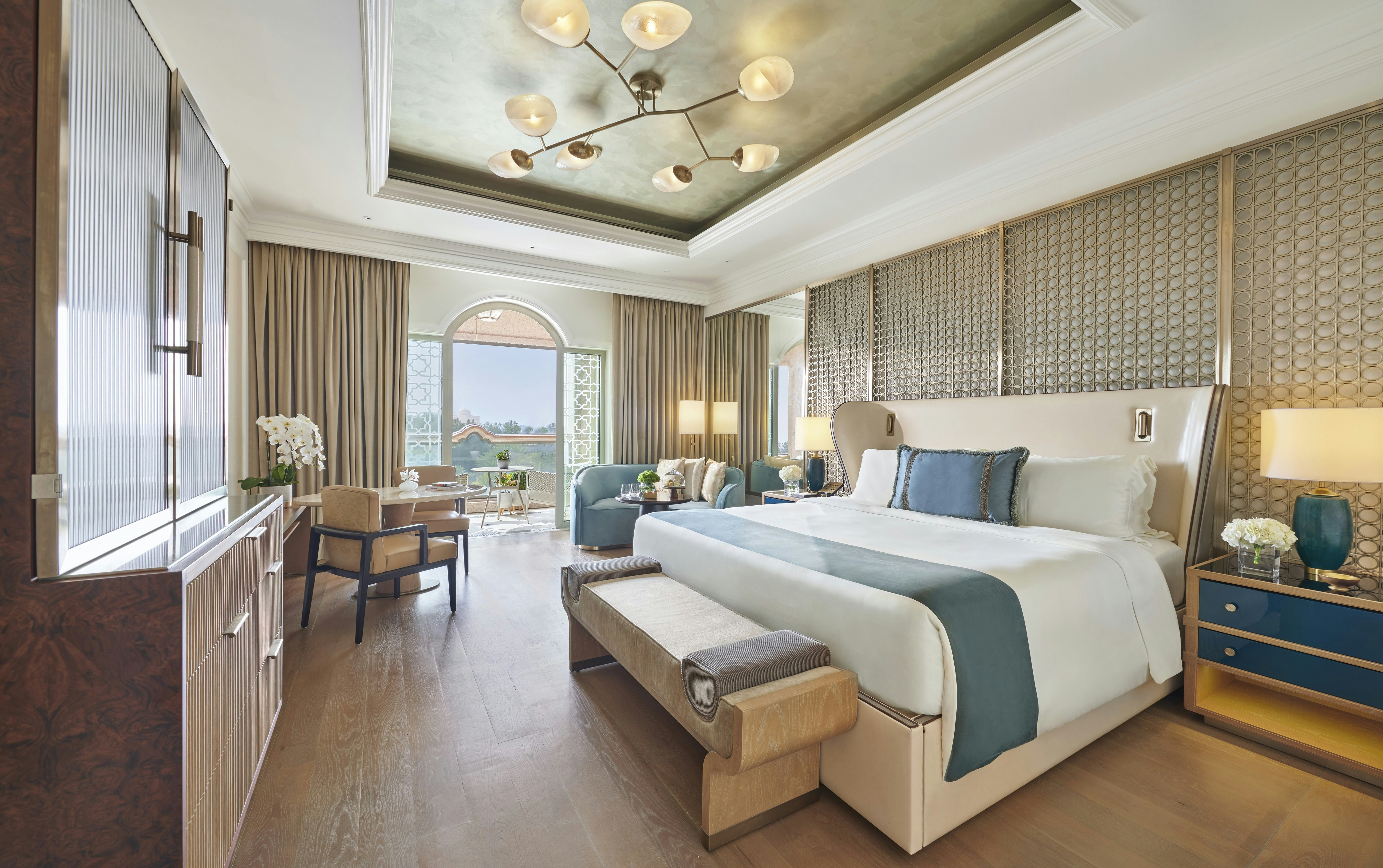 DELUXE, KING BED, GARDEN VIEW