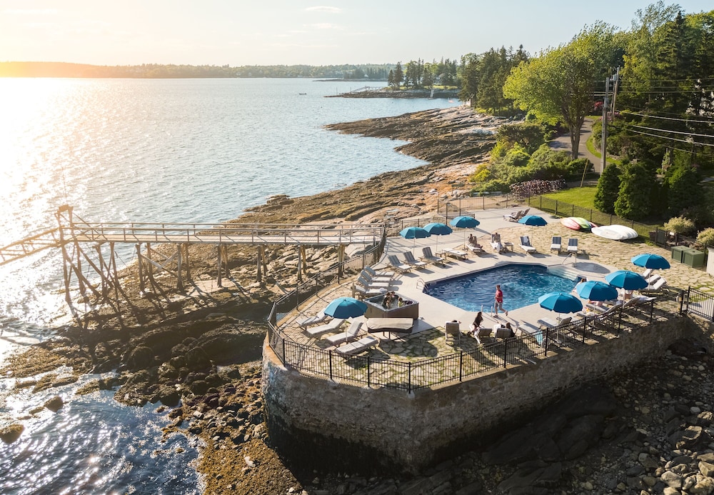 Spruce Point Inn Resort Spa 40/40