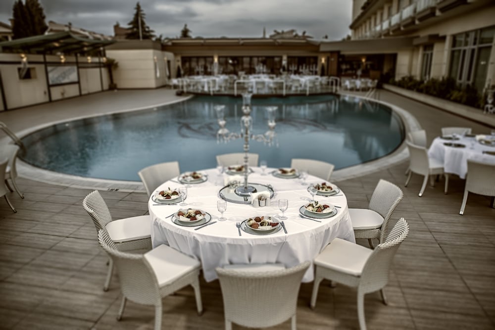 restaurant cafeteria