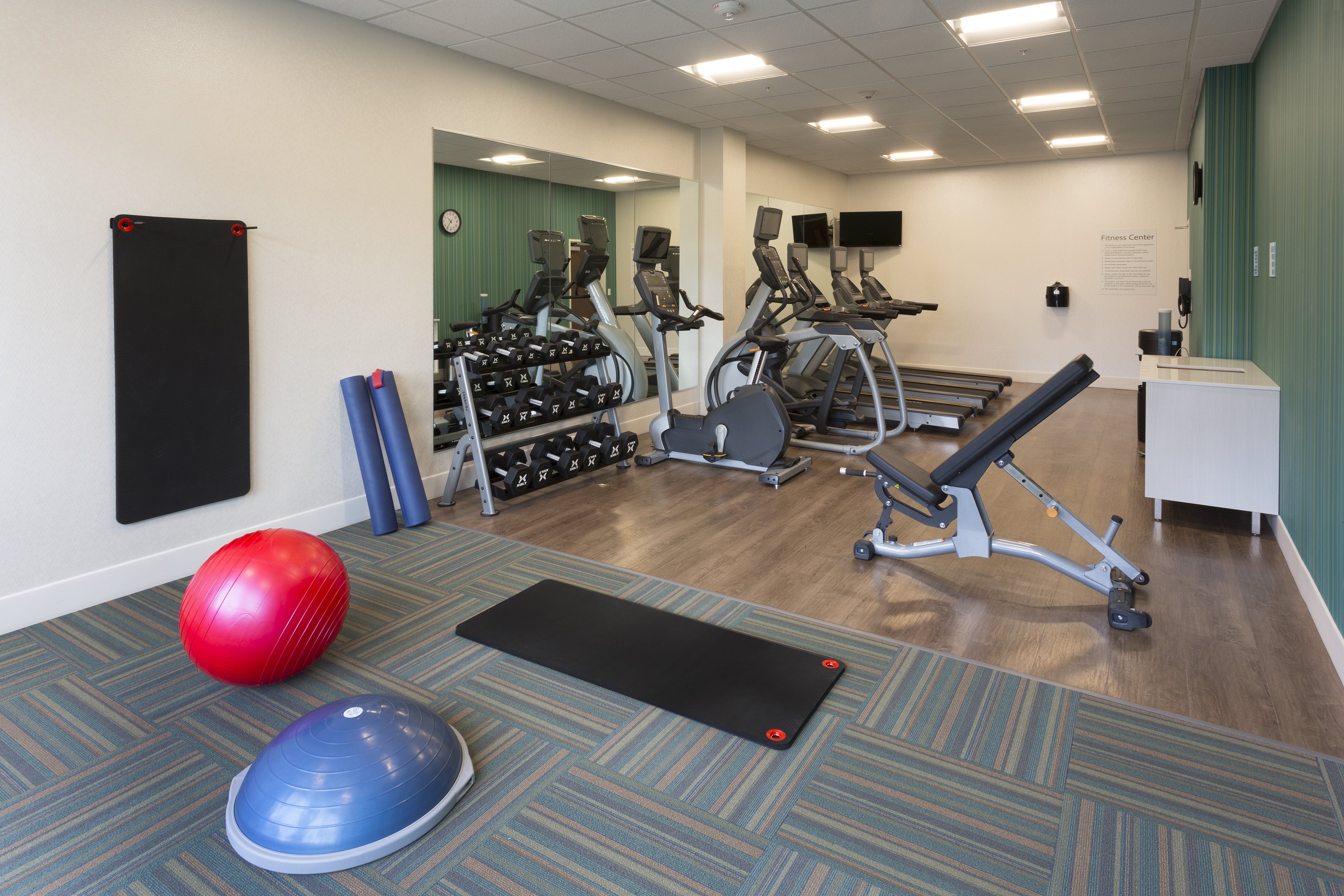 Holiday Inn Express Suites Seattle South Tukwila 45/61