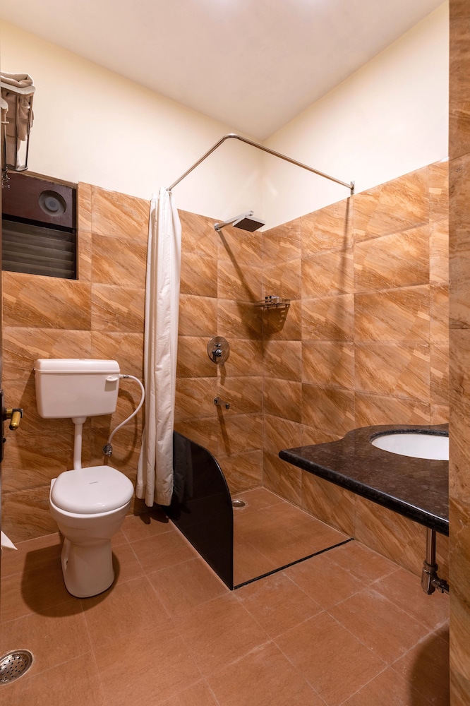 Hotel Sarovar 50/50