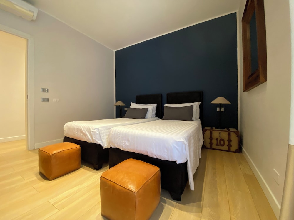 Suite 136 Luxury Rooms 10/50