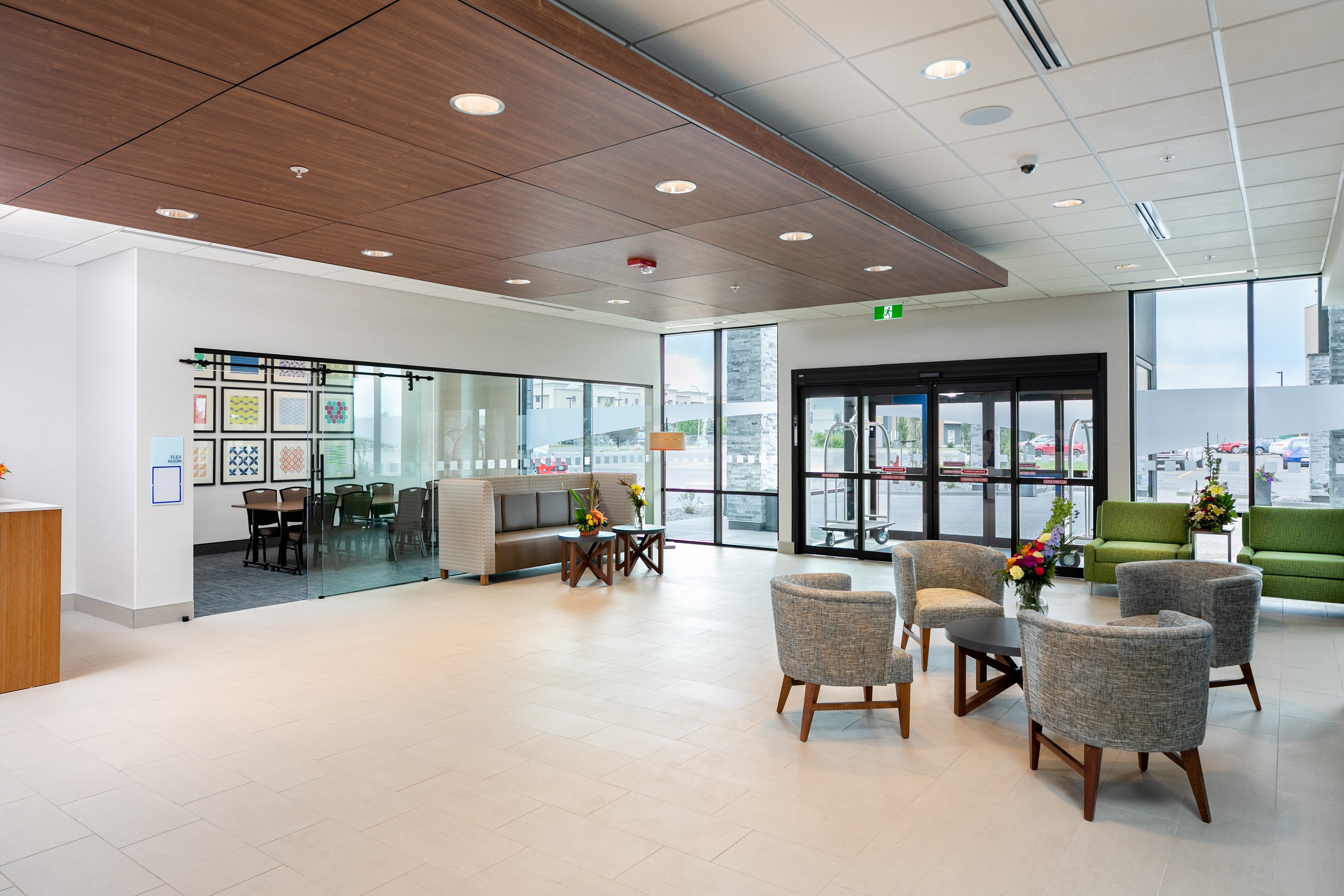 Holiday Inn Express Lethbridge Southeast 52/72