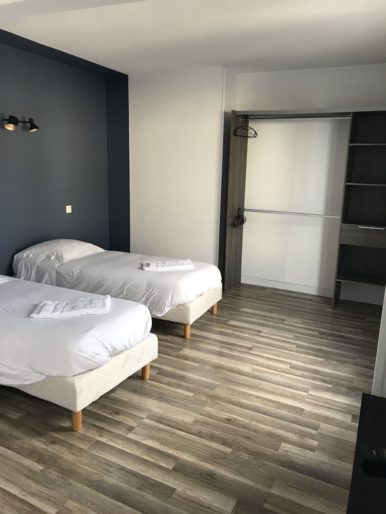 Room, Quadruple, Double and Twin Beds