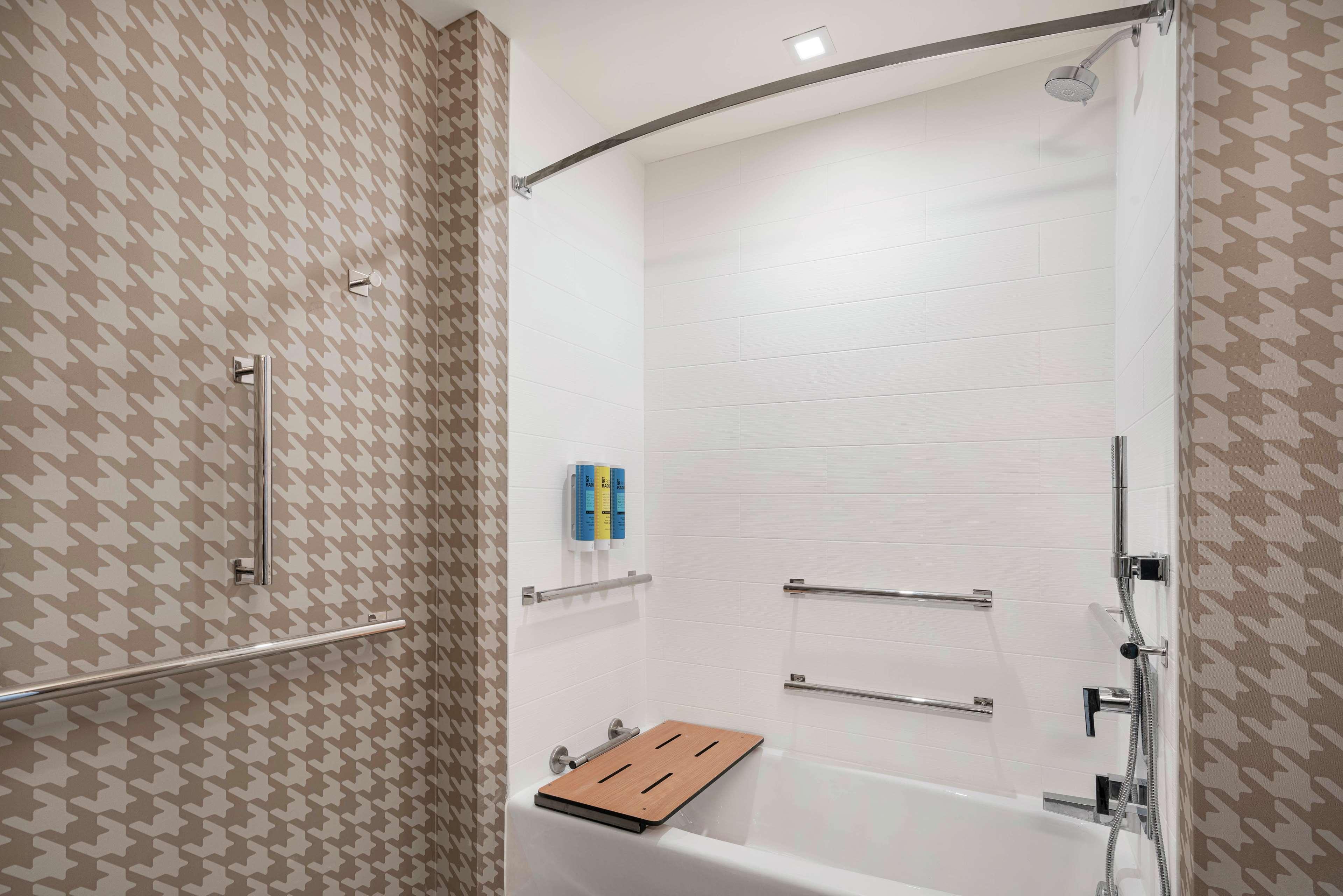 STUDIO, SUITE, KING BED, CITY VIEW, ACCESSIBLE
