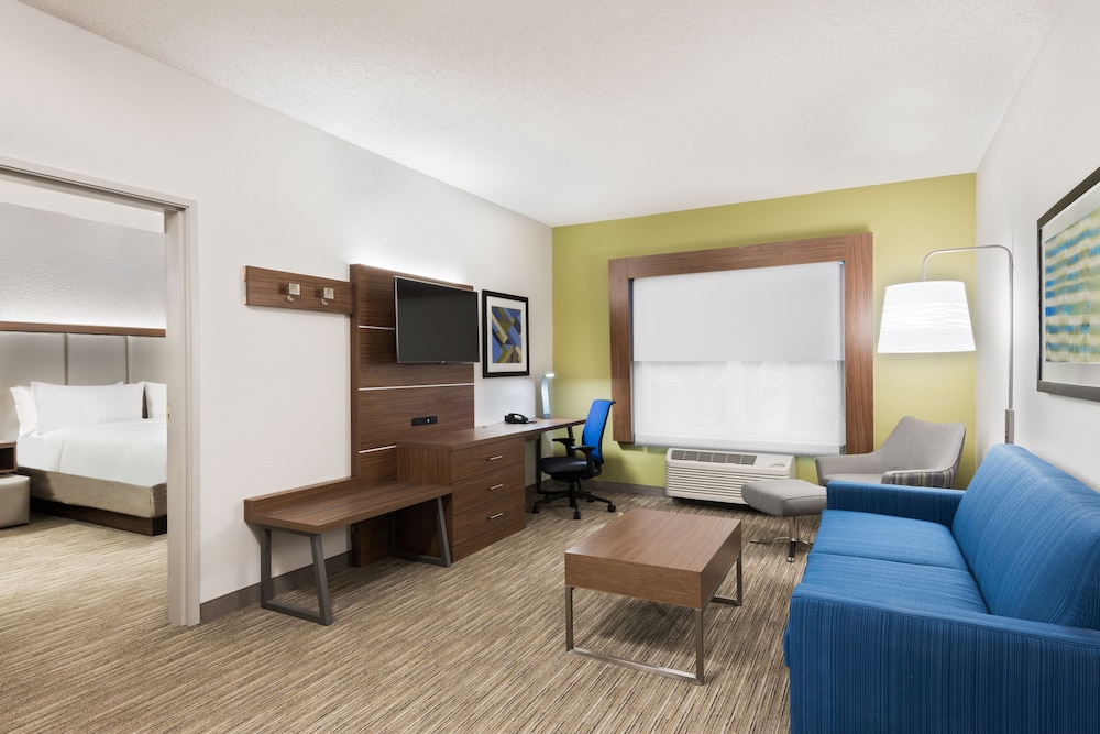 Holiday Inn Express And Suites Columbus Airport East 30/46